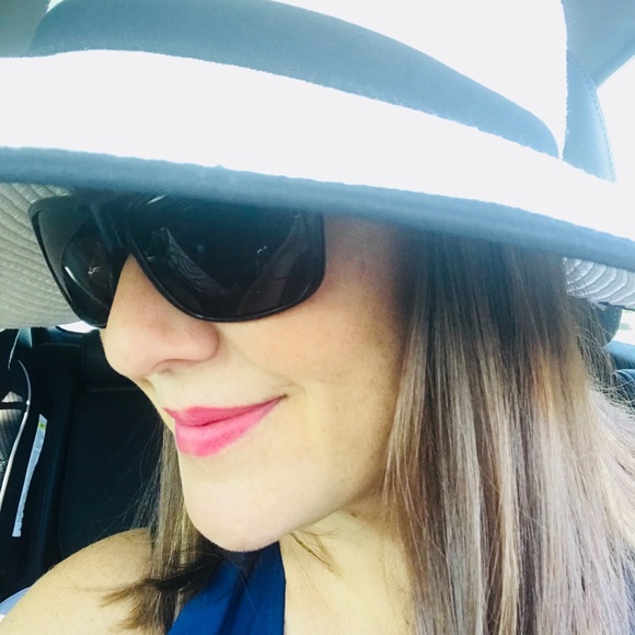 Meet your Posher, Brittany - Picture 1 of 1